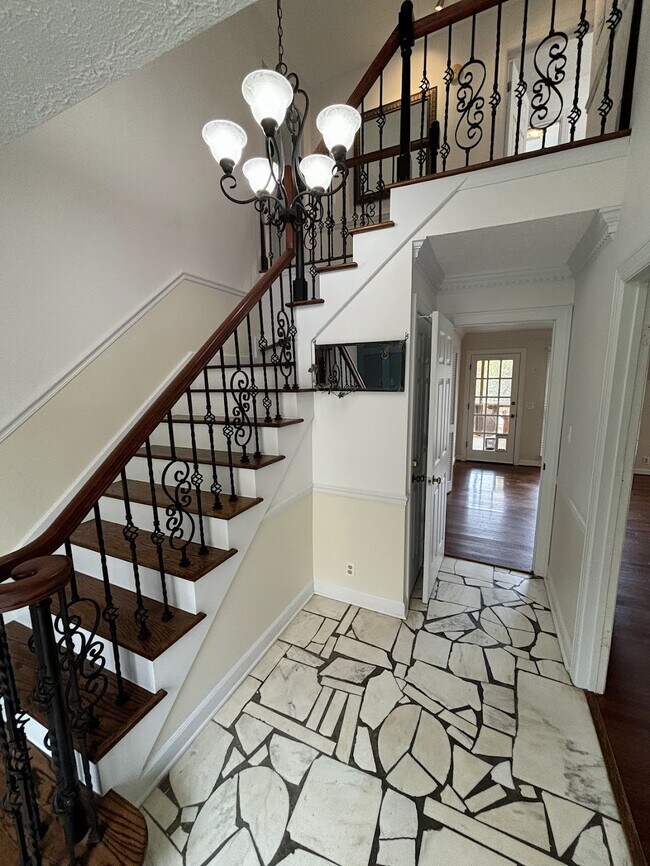 foyer - 4627 Mountain View Dr