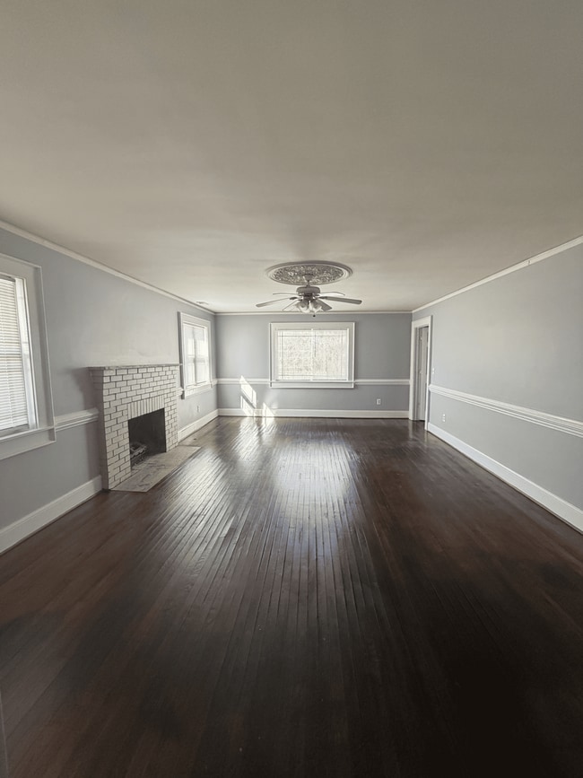 Building Photo - 2,000 square feet - Residential or Commercial Use