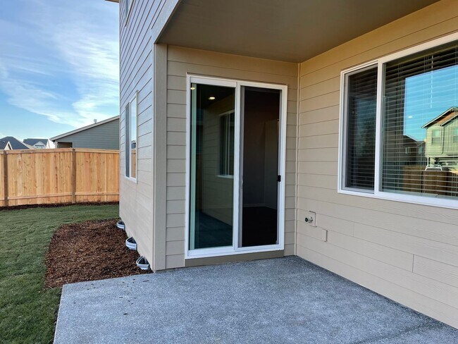 Building Photo - NEWER 4 Bed 2.5 Bath Home! Located near the Ridgefield Outdoor Recreation Center, equestrian faci...