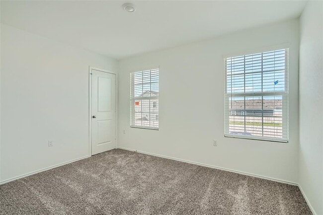 Building Photo - 2712 Shimsham Dr