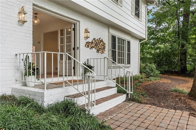 Building Photo - 3981 Longview Dr