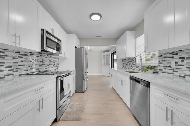 Building Photo - 2251 SE Holland St