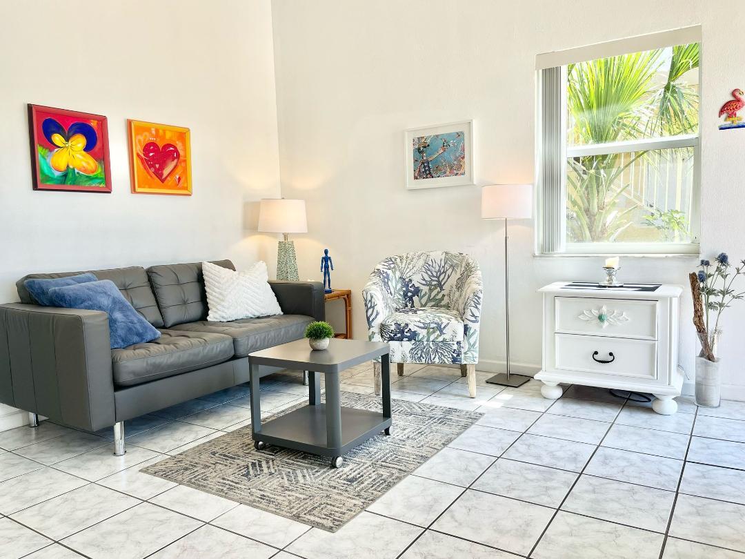 Building Photo - 4532 Bougainvilla Dr