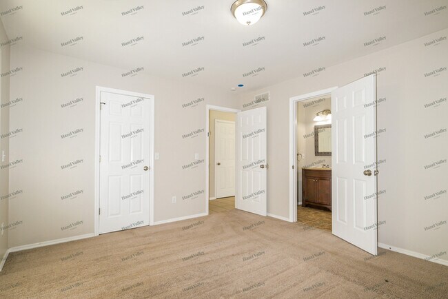 Building Photo - 4918 High Crest Ct