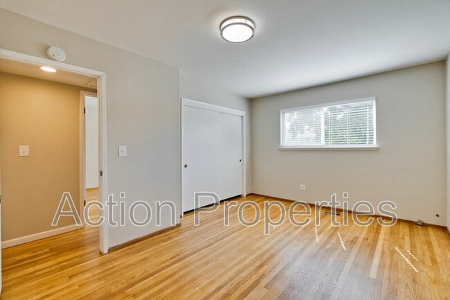 Building Photo - 1062 Kelly Dr
