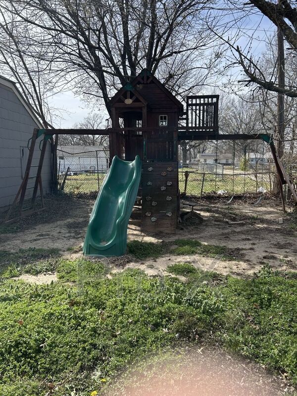 Building Photo - 112 W 23rd St