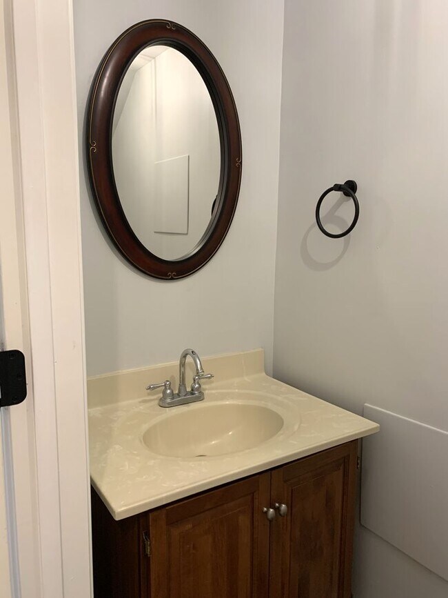 Building Photo - Spacious 3-Bed / 2.5-Bath Townhome – Antrim Crossing Subdivision