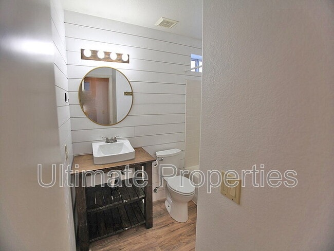 Building Photo - 7439 W Via Del Sol Dr