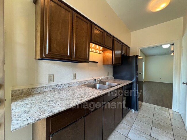 Building Photo - 4405 Bellaire Dr S