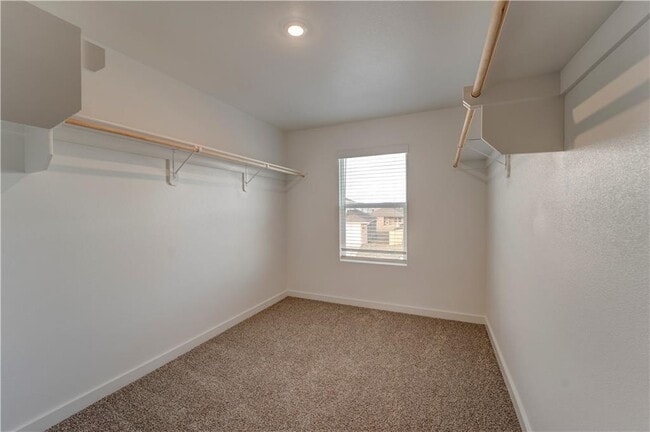 Building Photo - 139 S Maroon Ave