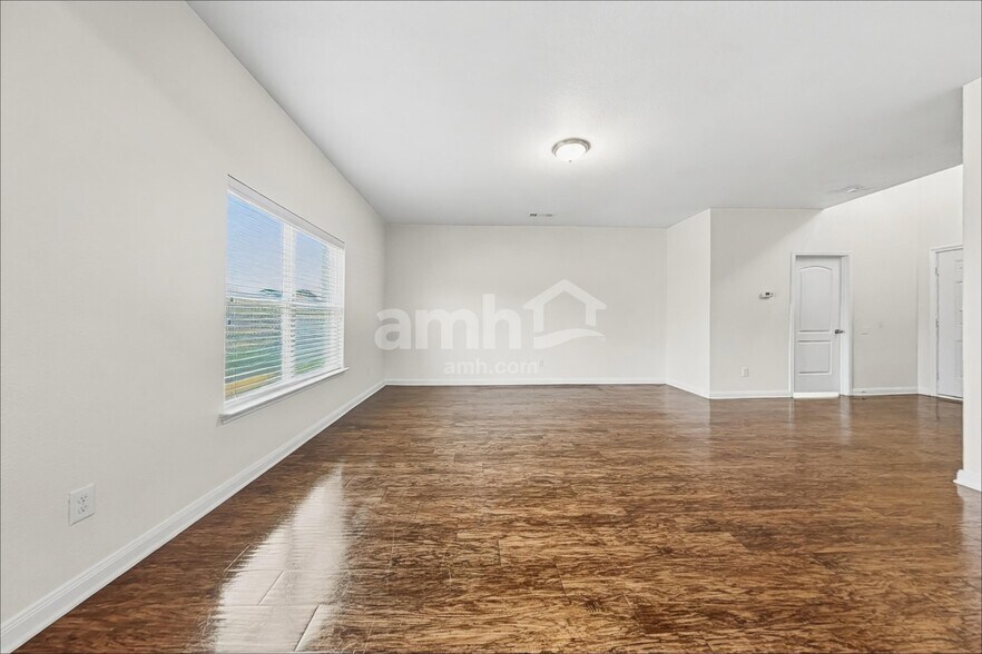 Building Photo - 1211 Arizona Dr