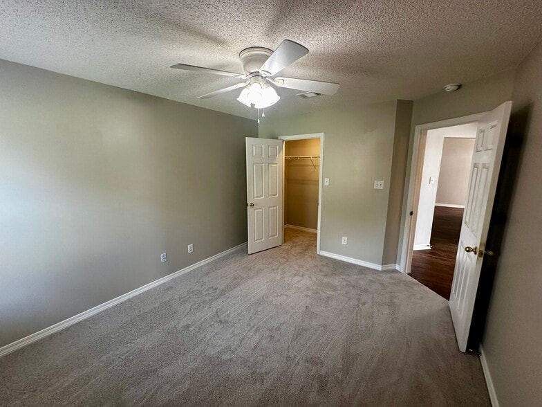 Building Photo - 27078 Stratford Glen Dr