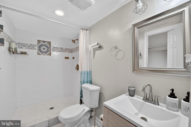 Building Photo - 6103 Lee Pl