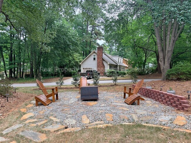 Building Photo - 1208 Nottingham Dr