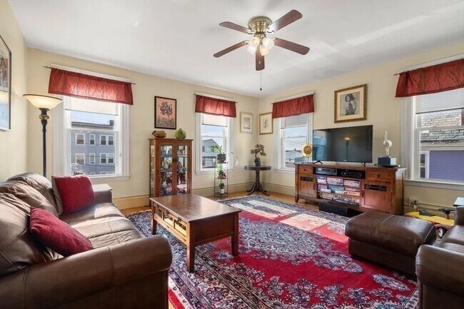 Building Photo - 106 Grovers Ave