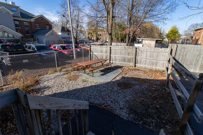 Building Photo - 917 Linden Grove Ave
