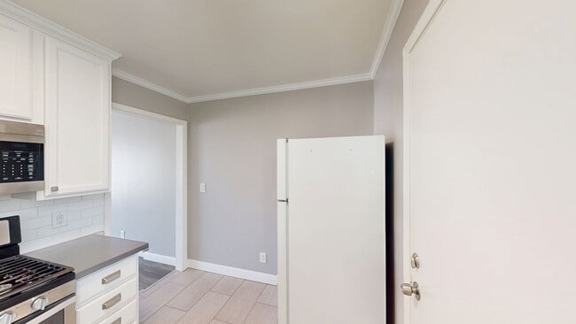Building Photo - 501 Velasco Ave
