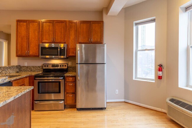 Building Photo - Spacious Two Bedroom Off 14th St. Corridor!