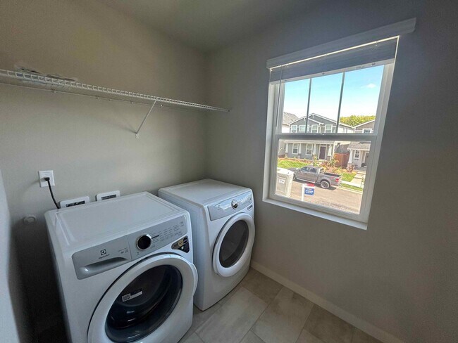 Building Photo - 15271 SW 168th Ave