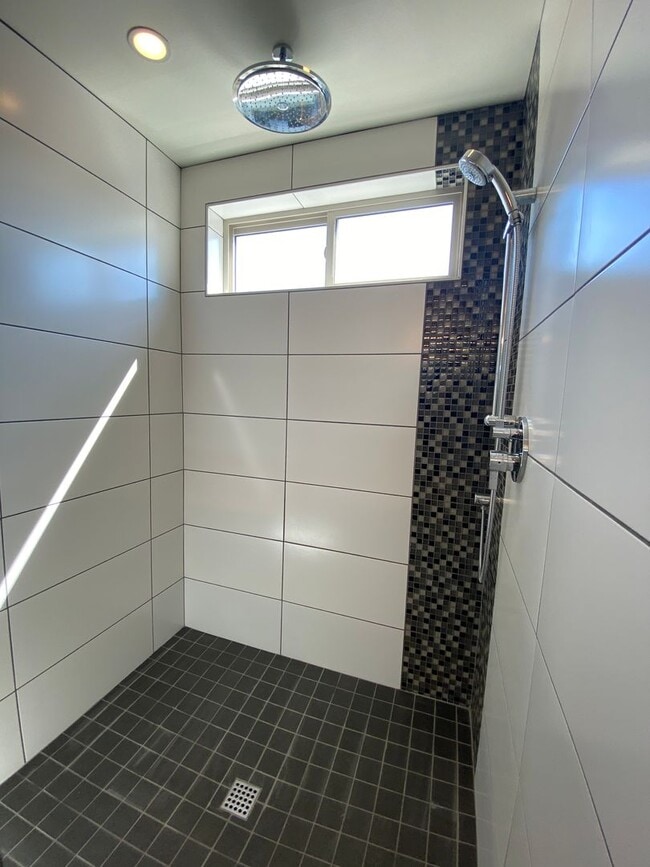Building Photo - 3Bd/2.5Ba Seattle House