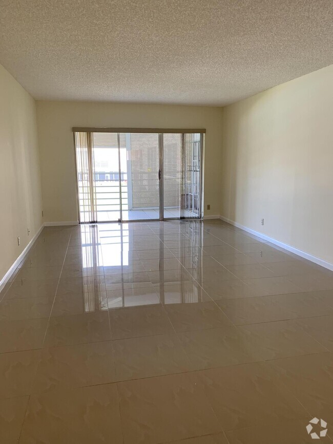 Building Photo - 3212 Strawflower Way