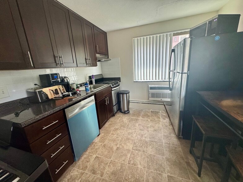 Primary Photo - 16 Chester St