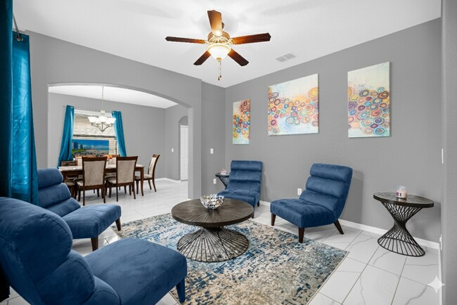 Building Photo - "Discover Spacious Elegance: 5-Bed, 3-Bath...