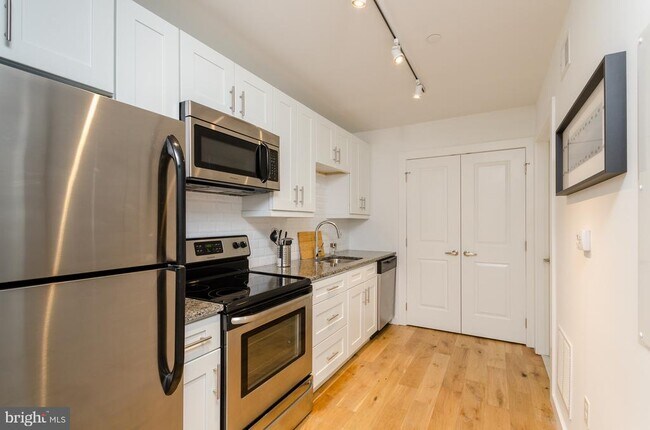 Building Photo - 224 Church St