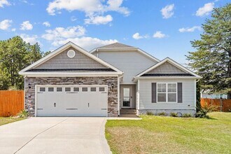 Building Photo - Well-Maintained 3 Bedroom, 2 Bath Home