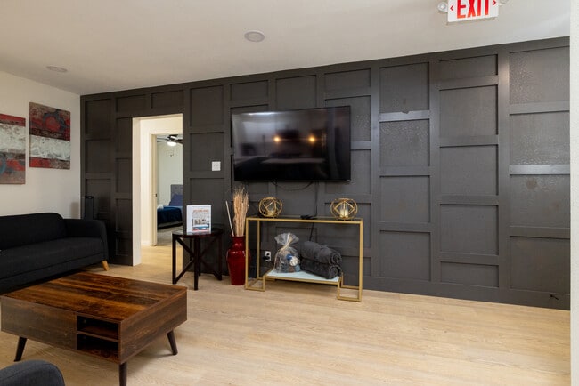 Building Photo - 7520 Sequoia Ct