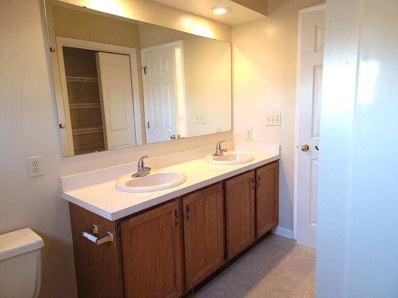 Building Photo - 46 Ironstone Dr