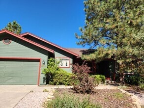 Building Photo - Available in JULY! Large Single level Sin...