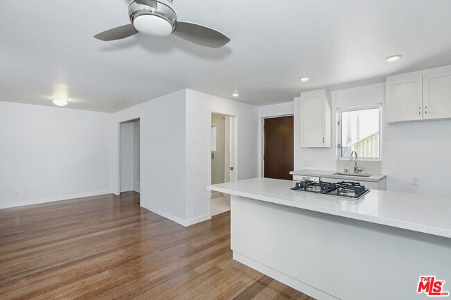 Building Photo - 1113 Laveta Terrace