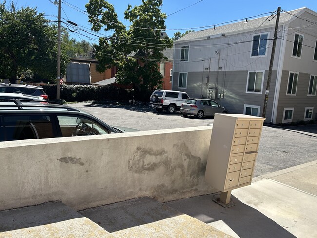 Building Photo - 808 E 300 S