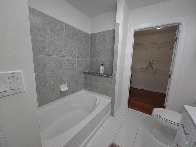 Building Photo - 250 Pharr Rd NE