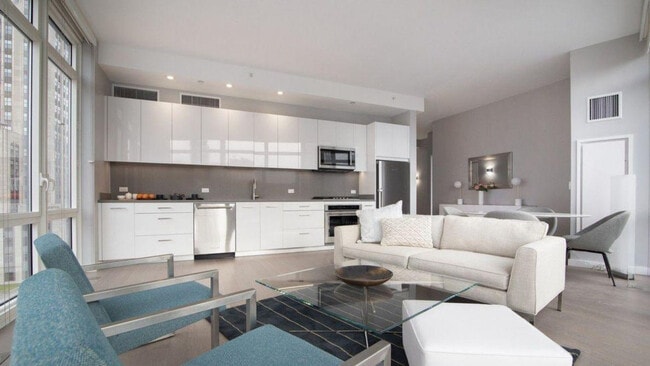 Building Photo - 42 W 33rd St