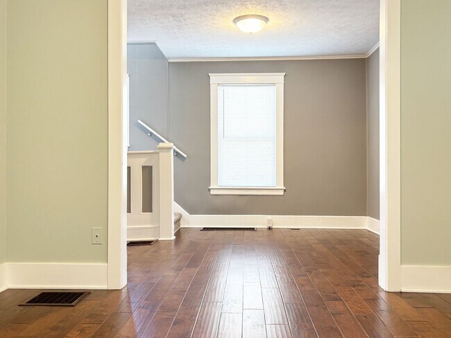 Building Photo - Alcoa 37701 - 3 bedroom 2 bath - call Jere...