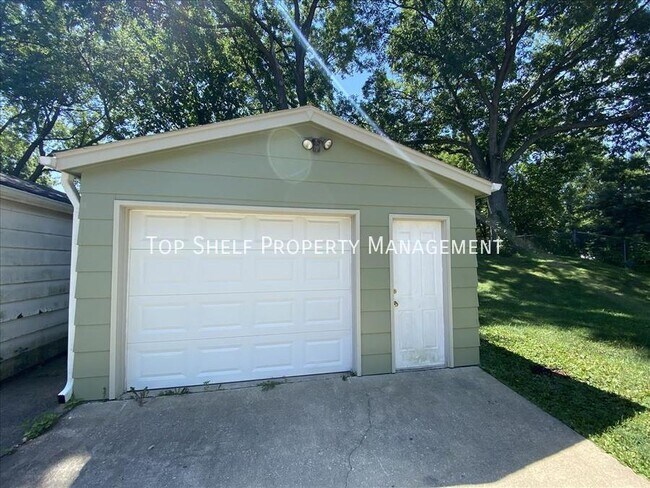 Building Photo - 2752 Holcomb Ave