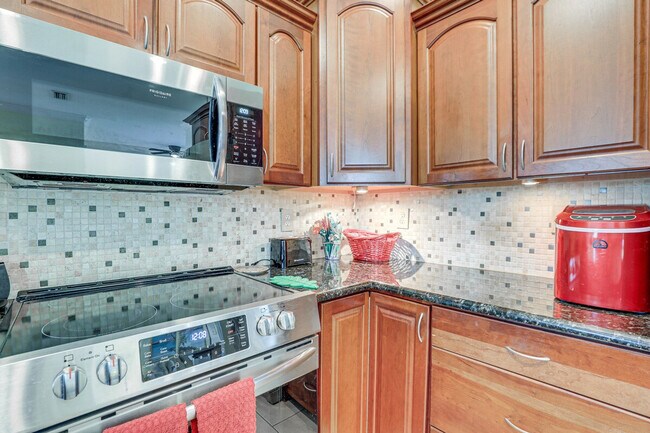 Building Photo - 1488 N Lavina St