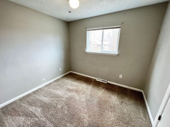 Building Photo - New on the Market! Charming 3-Bed, 1.5-Bat...