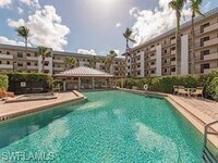 Building Photo - 805 River Point Dr