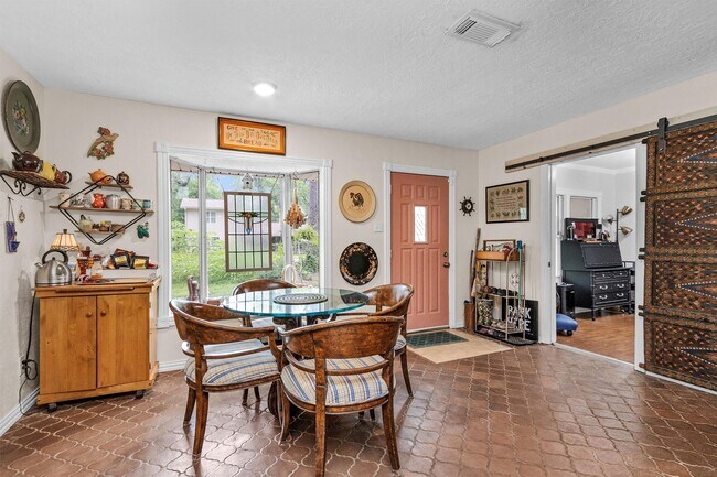 Building Photo - 628 Bullfrog Ln