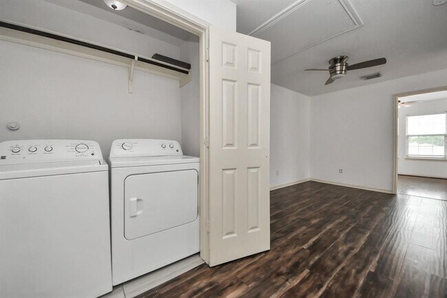 Building Photo - 3738 Lehall St