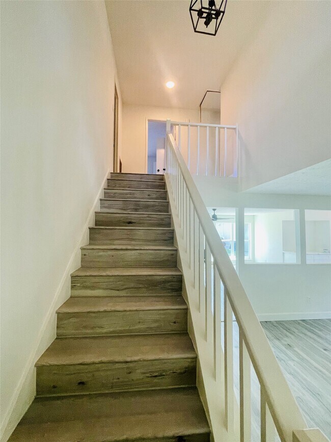 Building Photo - 3014 Edgewood Dr