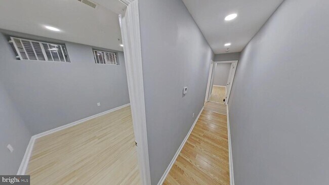 Building Photo - 1831 W Diamond St