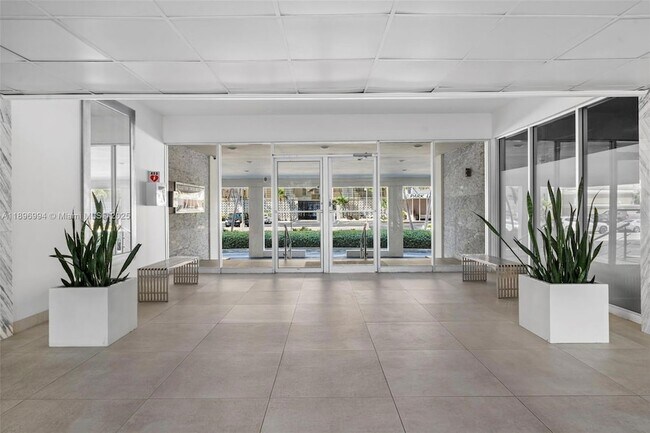 Building Photo - 401 Golden Isles Dr