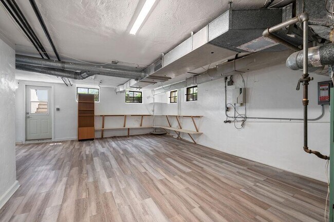 Building Photo - 82 Linden Ave