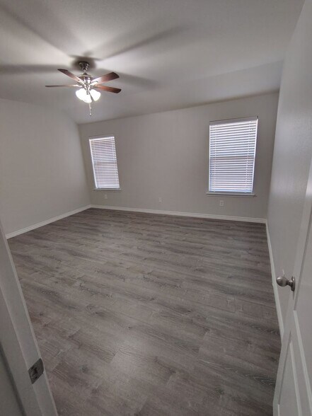 Building Photo - 1504 Waterfall Ln