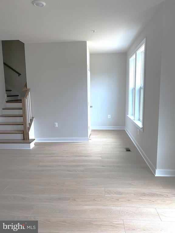 Building Photo - 10590 Red Oak St