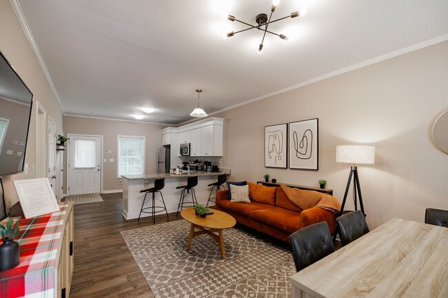Building Photo - PRE LEASING!! AVAILABLE AUGUST 15TH 2025!!...